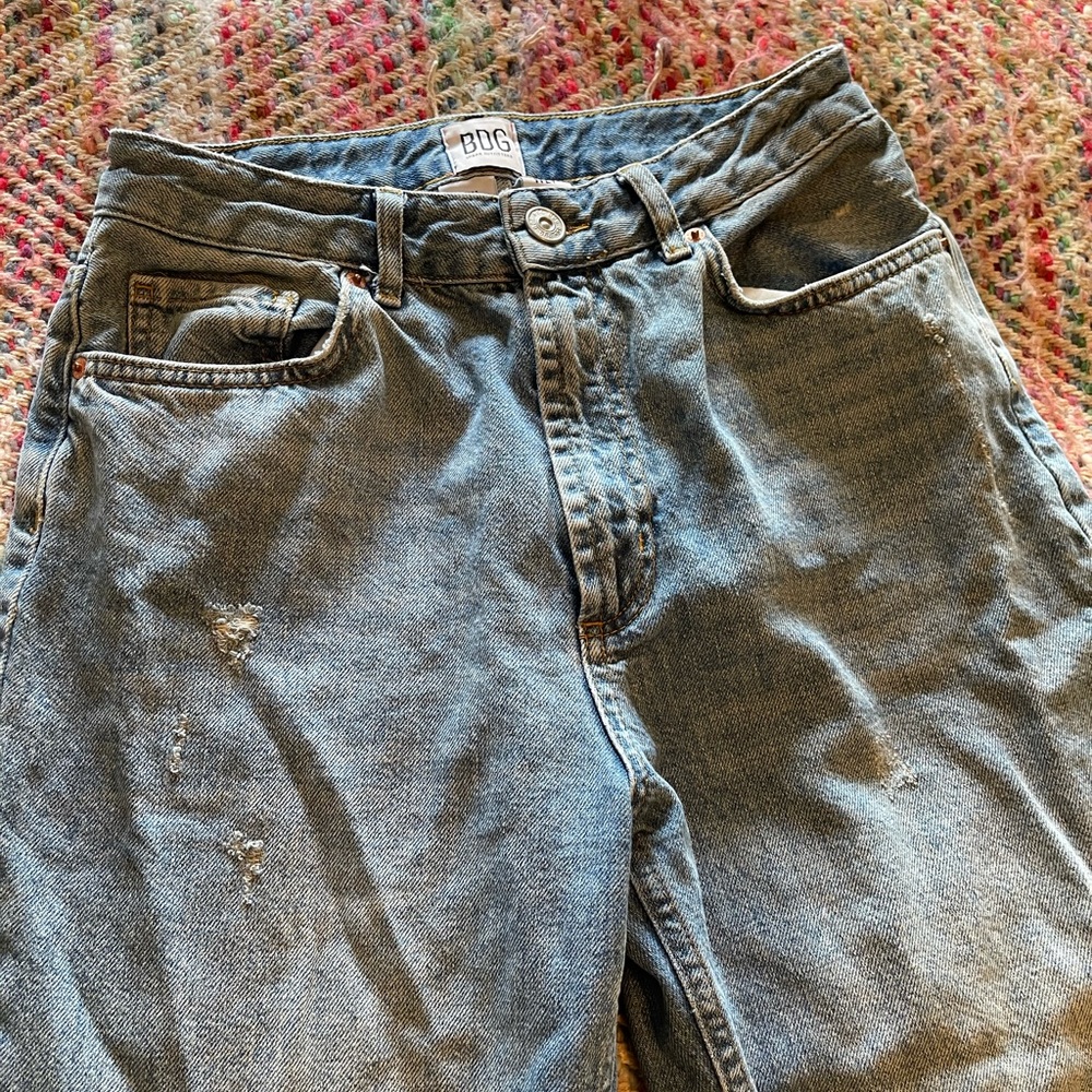 Light wash mom jeans